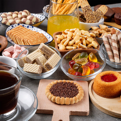 International Snack Box 30 Unique Pcs