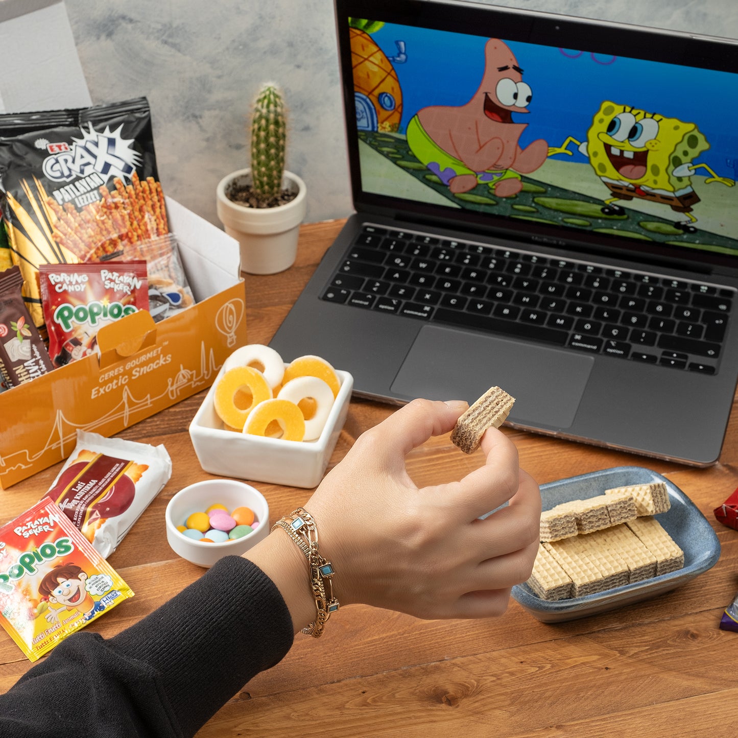 Snack Boxes from Around the World – 22 Delicious Snacks