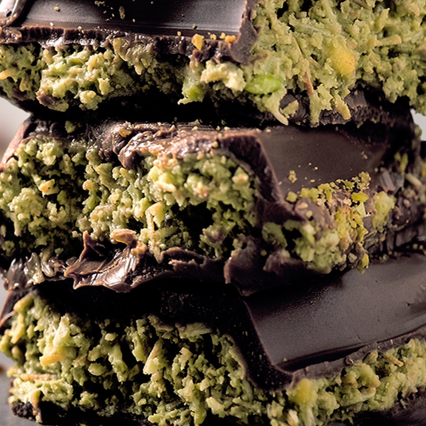 Dark Chocolate Dubai Crispy Knafeh Pistachio Bar 7oz | Kunafa Chocolate Delight | Crunchy Chocolate with Rich Pistachio Kunafe Filling | Gourmet Dessert Gift