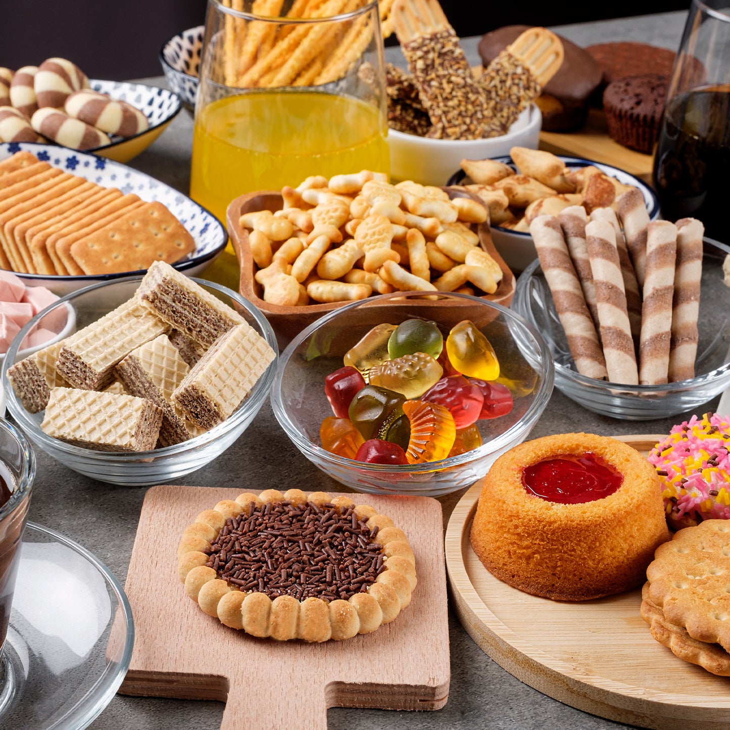 Snack Boxes from Around the World – 30 Delicious Snacks - Midi Box